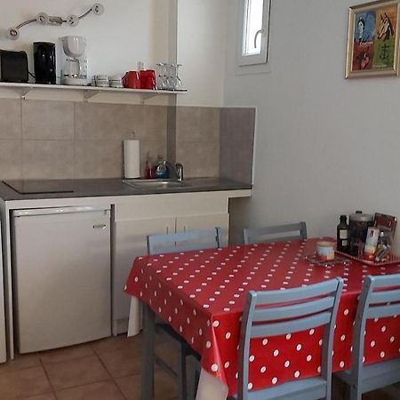 L'Appartement De L'Eglise Сен Мари де ла Мер Екстериор снимка