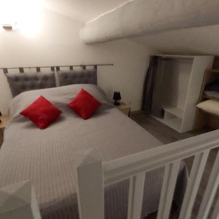 L'Appartement De L'Eglise Сен Мари де ла Мер Екстериор снимка