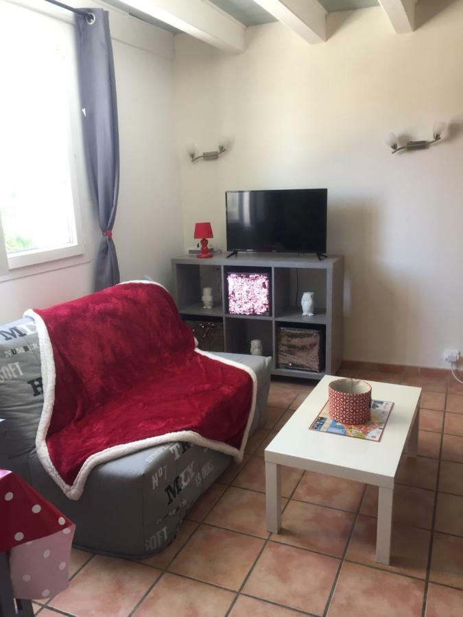 L'Appartement De L'Eglise Сен Мари де ла Мер Екстериор снимка